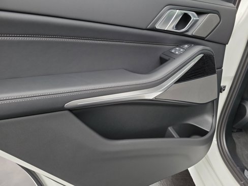 New 2026 BMW X7 M60i image 11