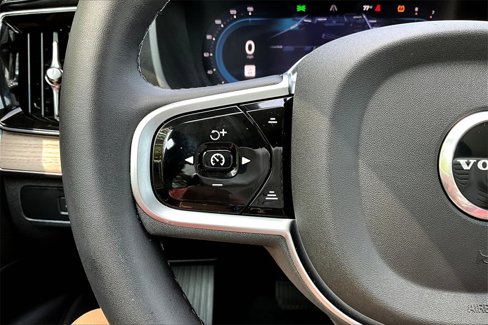 Certified 2025 Volvo XC90 B5 Core w/ Climate Package image 10