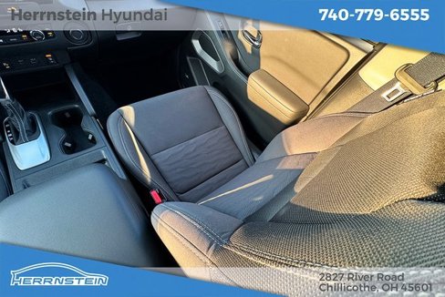 Used 2024 Nissan Frontier SV w/ SV Convenience Package image 15