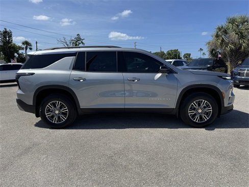 New 2025 Chevrolet Traverse LT w/ Driver Confidence Package image 3