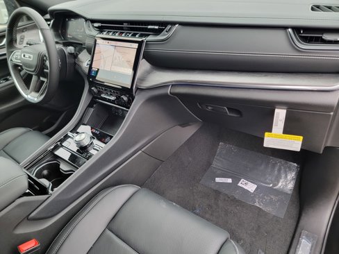 New 2025 Jeep Grand Cherokee Overland w/ Luxury Tech Group IV image 18