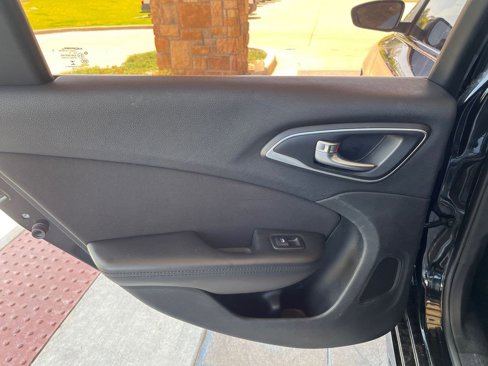 Used 2015 Chrysler 200 Limited w/ Convenience Group image 13
