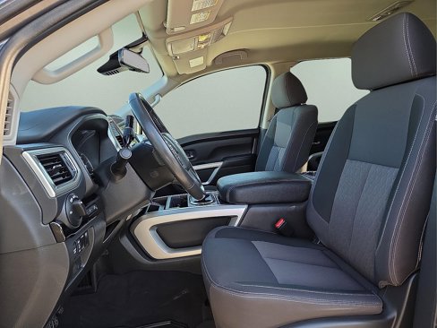 Used 2021 Nissan Titan SV w/ SV Convenience Package image 14