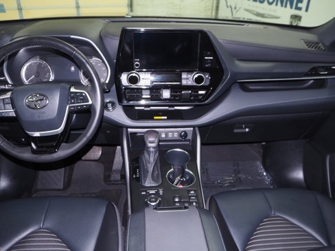Used 2023 Toyota Highlander XSE image 19