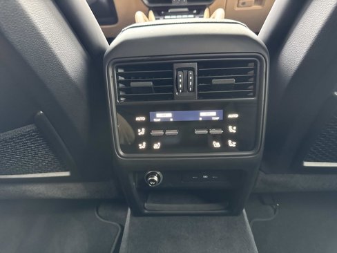 Certified 2024 Porsche Cayenne Coupe image 17