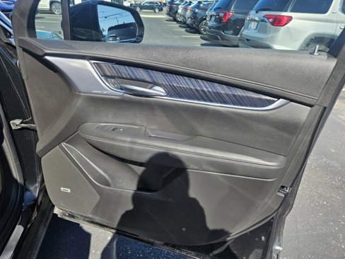 Used 2023 Cadillac XT6 Premium Luxury image 10