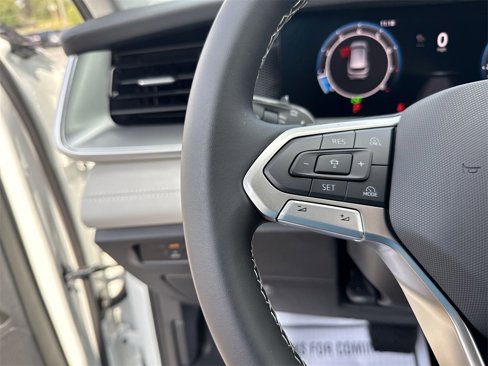 New 2025 Volkswagen Tiguan SE image 17