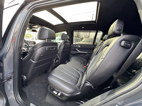 Used 2021 BMW X7 M50i image 10