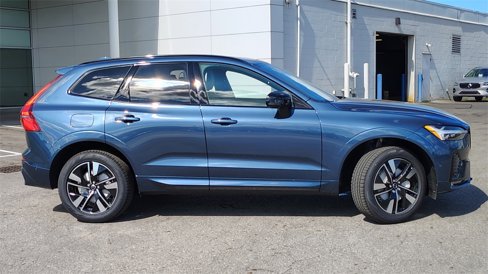 New 2026 Volvo XC60 B5 Plus w/ Climate Package image 2