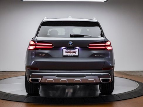 New 2026 BMW X5 sDrive40i w/ Premium Package image 8