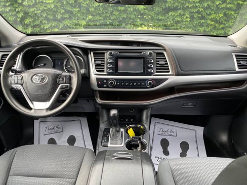 Used 2015 Toyota Highlander LE image 7