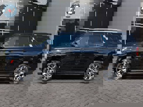 Used 2022 Chevrolet Tahoe LT w/ Luxury Package image 2