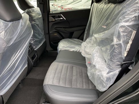 New 2025 Mitsubishi Outlander SE image 7