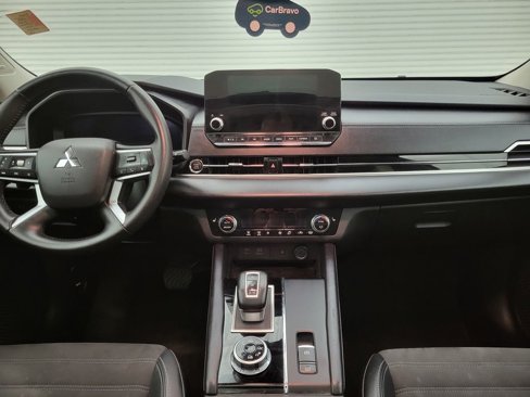 Used 2024 Mitsubishi Outlander SE image 45