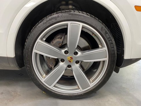 Used 2021 Porsche Cayenne image 16