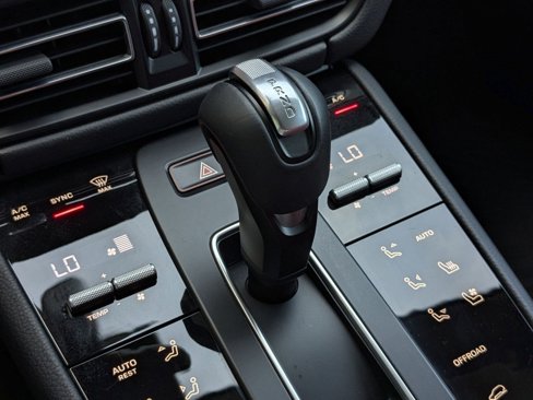 Certified 2025 Porsche Macan image 20