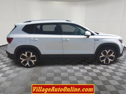 Used 2022 Volkswagen Taos SEL image 15