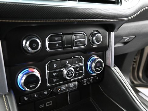 Used 2023 GMC Yukon SLT image 13