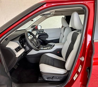 New 2025 Mitsubishi Outlander SE image 12