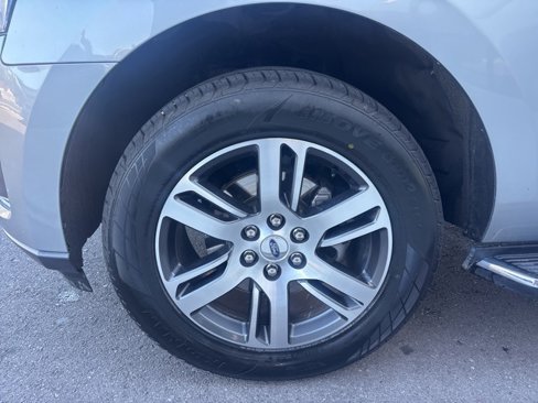 Used 2023 Ford Expedition Limited image 4