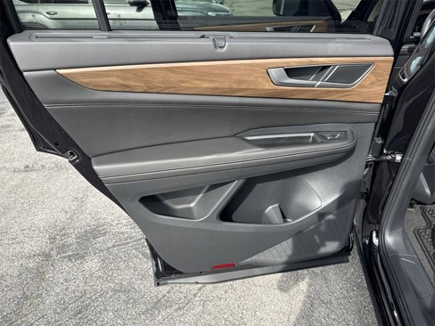 New 2025 Volkswagen Atlas SE image 24