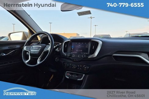 Used 2024 GMC Terrain SLT image 28