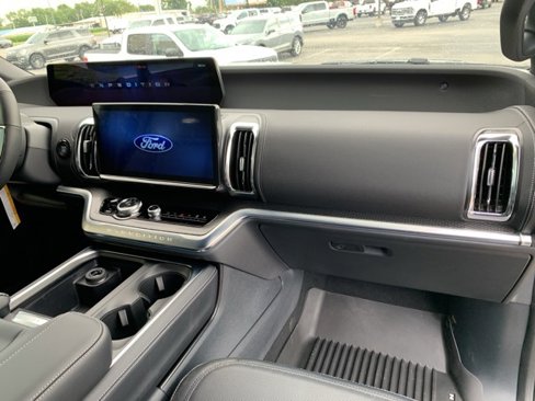 New 2025 Ford Expedition Platinum w/ Stealth Appearance Package image 15