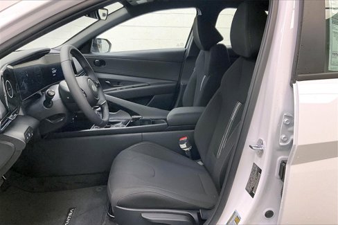 New 2025 Hyundai Elantra SEL image 9