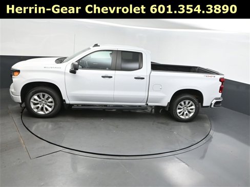 Used 2023 Chevrolet Silverado 1500 Custom image 33