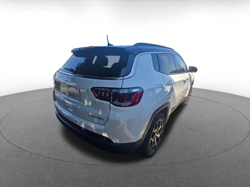 Used 2025 Jeep Compass Limited image 4