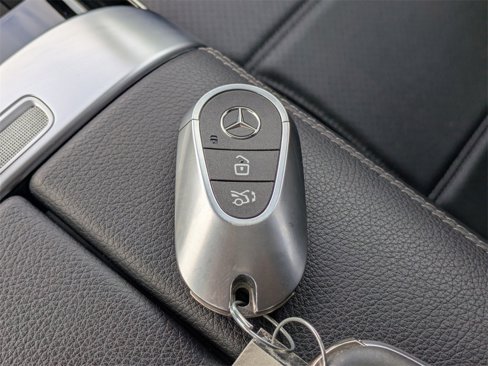 Used 2025 Mercedes-Benz GLC 300 4MATIC image 42