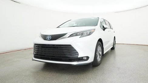 New 2025 Toyota Sienna XLE image 19