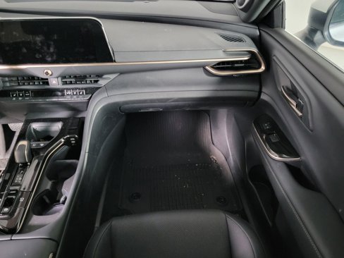 Used 2025 Toyota Crown Platinum image 23