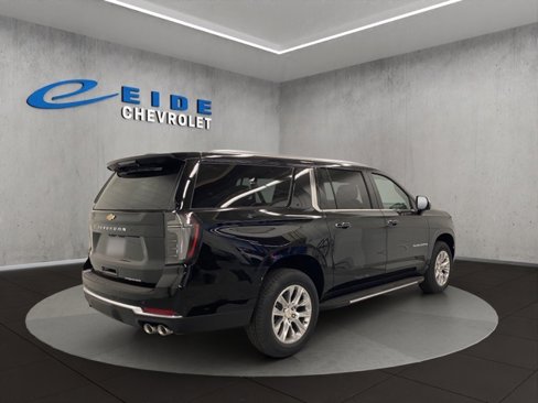New 2026 Chevrolet Suburban Premier image 3