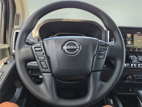 Used 2025 Nissan Frontier SV image 18