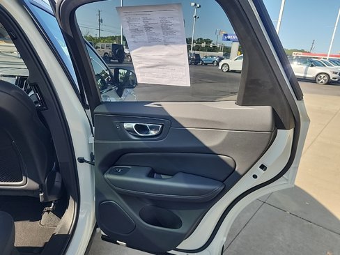 Certified 2025 Volvo XC60 B5 Plus image 39