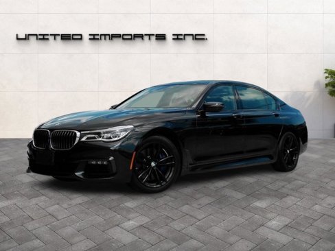 Used 2018 BMW 750i xDrive image 1