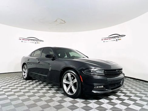 Used 2015 Dodge Charger SXT w/ Plus Group image 1