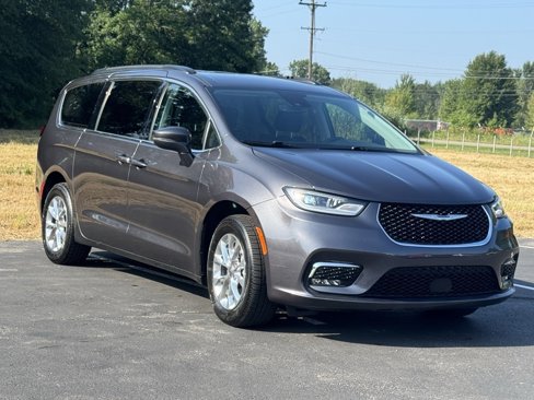 Used 2022 Chrysler Pacifica Touring-L image 6