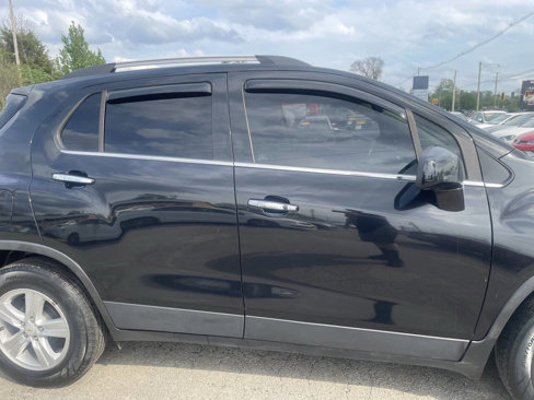 Used 2019 Chevrolet Trax LT w/ LT Convenience Package image 4