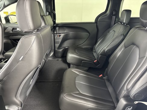 New 2025 Chrysler Voyager LX image 11