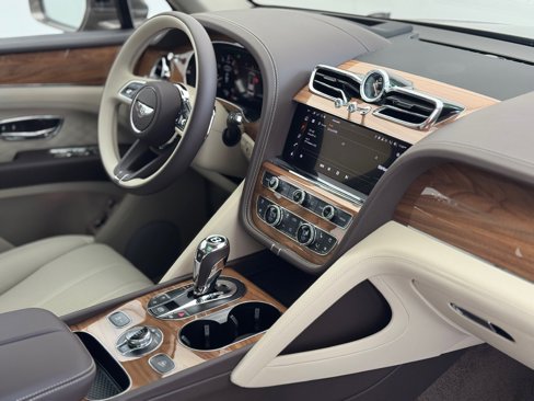New 2025 Bentley Bentayga image 12
