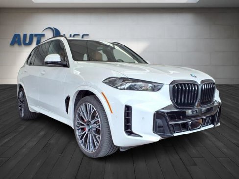 Used 2025 BMW X5 xDrive40i w/ M Sport Package image 3