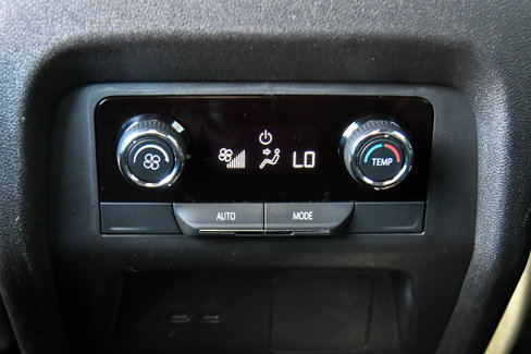 Used 2025 Chevrolet Traverse LT image 41