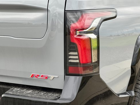 New 2025 Chevrolet Silverado EV RST image 31