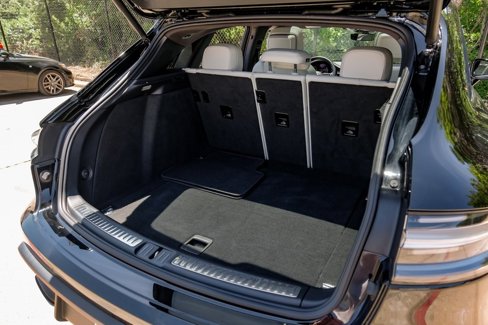 Used 2024 Porsche Macan w/ Premium Plus Package image 55