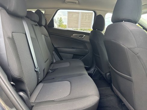 Used 2023 Kia Sportage LX image 17