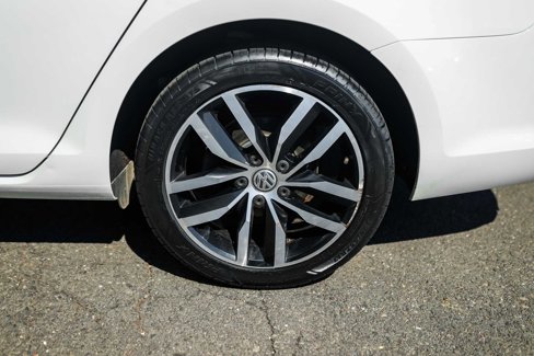 Used 2016 Volkswagen Golf Limited Edition image 12