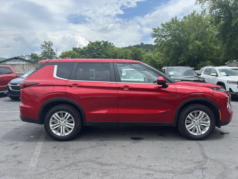 Used 2022 Mitsubishi Outlander ES image 2