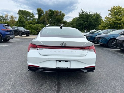 Used 2022 Hyundai Elantra Limited image 13